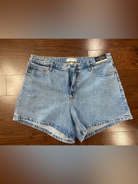 NWT Abercrombie & Fitch Curve Love High Rise The Dad Shorts Womens 34 Denim